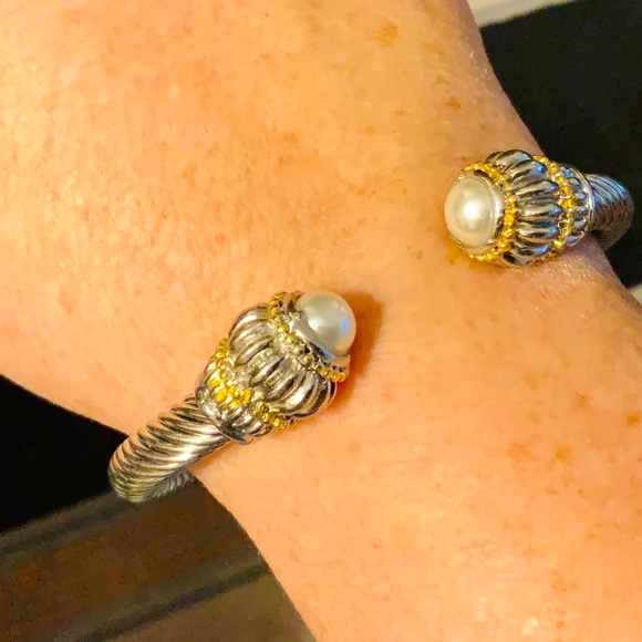 DESIGNER INSPIRED CABLE BRACELET ⭐️2-Tone Faux PEARL TWISTED CUFF NEW CONDITION - Picture 8 of 16